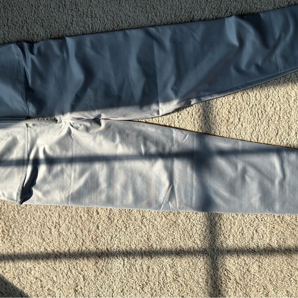 Dresses pants and jeans - Picture 12 of 16